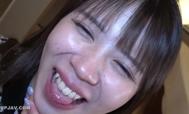 FC2-PPV-4245550 [否] 第一吞！某國外高級汽車經銷商的美女接待員搖身一變，性感至極！我叔叔被天然唾液乳液搞砸了~哈哈他的乳頭在床上被無情地戲弄，他沉下去了⤵ *獎勵高分辨率