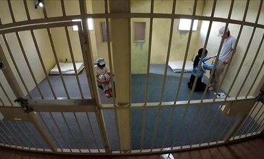 [马赛克破坏] SGKI-010 [性犯罪根除诊所] 女典狱长，男（已婚），冷酷无情地引导异常性欲的罪犯小胖子。