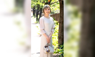 MBMH -073 当我搭上一个女孩并把她带进来时 她是个变性人她的鸡巴比我的还大...