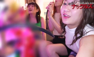 FC2-PPV-4243437 【**女斡旋】激やば乱交パーティ潜入！美女が**女２人連れてきて男たちに提供ｗ群がり神イキ痙攣汗だく生ハメ中出し射精しまくり乱交６Ｐ 個撮動画**