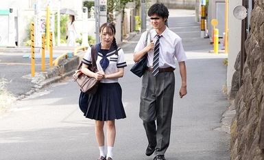 DANDY-898 Seorang gadis yang selesa dibawa masuk ke bilik seks dan pelajar perempuan itu bergilir-gilir dan melakukan hubungan seks dengannya.