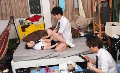 DANDY-898 Seorang gadis yang selesa dibawa masuk ke bilik seks dan pelajar perempuan itu bergilir-gilir dan melakukan hubungan seks dengannya.