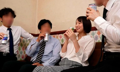 AKDL-265 仕事中にヌイてくれる隠れフェラニスト 営業部の日向さんは男性社員の都合の良いおしゃぶりペット。しかも精飲好き