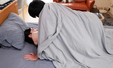 STARS-974 ずっと布団の中…密着ねっとりピストンでドクドク中出しが止まらない 本庄鈴