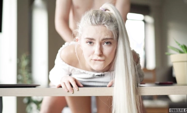 Eva_Elfie_上網課無聊邊聽邊自慰男友看到受不了直播做愛後入射了好多