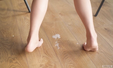 Eva_Elfie_上網課無聊邊聽邊自慰男友看到受不了直播做愛後入射了好多