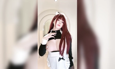 สาวใช้ผ้าไหมสีดำเก้าลิ้น