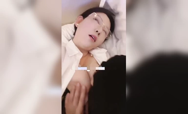 抖音極品巨乳網紅李雅被學生猛吸到翻白眼淫叫不斷