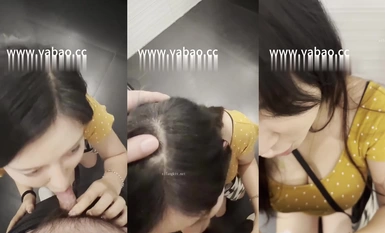 Lelaki kaya meminta selebriti internet berpayudara besar Douyin, Li Ya untuk pergi ke tandas pusat membeli-belah, tetapi pistol itu diserahkan dalam masa tiga saat