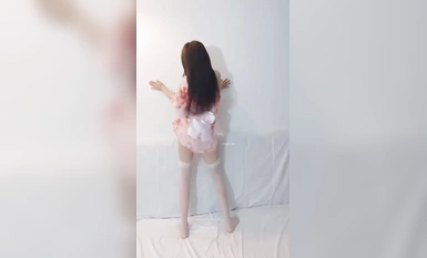 Người đẹp nổi tiếng trên Internet ngực khủng [Little Sweet Pea] lộ mặt trong buổi chụp ảnh riêng tư. Cô ấy là người đầu tiên quan hệ tình dục với Ziwei và một con búp bê biết nói ngoài trời. Cô ấy chơi rất giỏi.