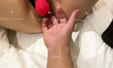 萬人追蹤推特氣質小姐姐【小姑媽S】訂閱，道具紫薇與擼鐵健碩帥哥大玩性愛(2)