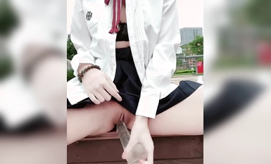 Gadis paling cantik dengan 210,000 pengikut di Twitter memancutkan Puteri Loli [Bunny Loves Squirting].