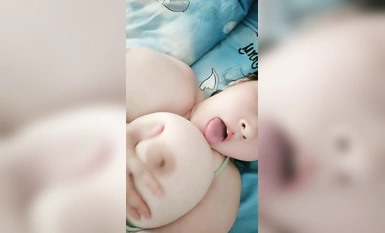 超級巨乳【大G專場】乳交 兩奶完全夾住雞巴 光是一顆奶就把老哥奶罩住 69吃雞巴 巨乳啪啪 奶晃 暈的不行 (2)