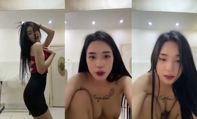 Super ganda ni Xiao! [Brilliant Winter Melon] Ang pinakamahusay na babae sa paaralan~Nangunguha ng mga butas gamit ang mga props at nagsasalsal~Dalawang babaeng babae~nagsasayaw na nakahubad~napakaastig~ (31)