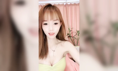 Dewi baru dan anggun pergi ke laut ✈20 jam [Guo Guoer] menari telanjang dan menyentuh farajnya dan berasa baik (1)