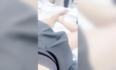 คนดังทางอินเทอร์เน็ตที่มีหน้าตาดีและถุงน่องสีดำหลั่งน้ำตาเพื่อแสวงหาความตื่นเต้นในป่า (4)