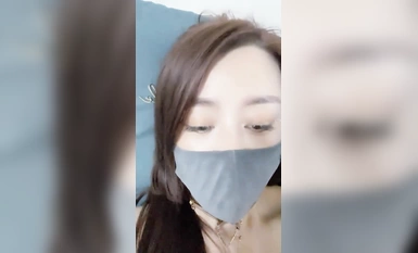 คนดังทางอินเทอร์เน็ตที่มีหน้าตาดีและถุงน่องสีดำหลั่งน้ำตาเพื่อแสวงหาความตื่นเต้นในป่า (4)