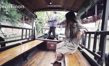 戶外全露出，北京天使江南小鎮遊船全裸露出，多次全裸，兄弟們仔細看看，脫光了幾次