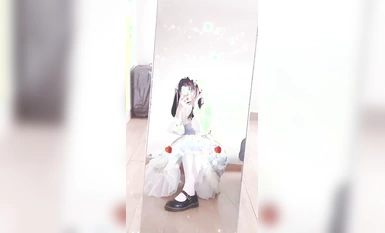 Twitter Lolita〖Y Jiangjiangjiang〗Anjing kecil humanoid yang comel dilatih oleh bapa pemiliknya disentuh keras oleh ayam jantan yang besar