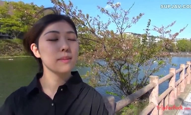 FC2-PPV-4435441 18歲男童氣處女。儘管初吻、失身、在好色的老男人面前亂中出，她還是表示感謝：「謝謝你讓我失身♡」。他真是個好孩子。