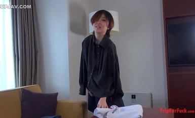 FC2-PPV-4435441 18歲男童氣處女。儘管初吻、失身、在好色的老男人面前亂中出，她還是表示感謝：「謝謝你讓我失身♡」。他真是個好孩子。