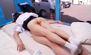 TOTTE-179 Jika anda boleh mencapainya, anda akan menerima hadiah wang + pelarian! Cabaran 48 langkah erotik antara atlet J〇 dan jurulatih mereka dalam perjalanan pulang dari aktiviti kelab! Walaupun dia berkata dia malu, faraj pelajarnya yang ketat terasa