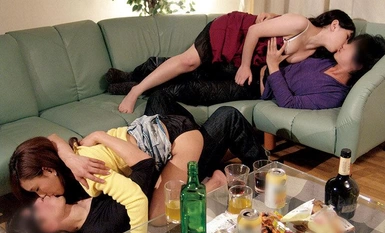 ERDM-104 Pagtalik ng mag-asawa! 4 na oras ng NTR deep kissing at raw sex sa mga partners ng isa't isa sa isang swapping party