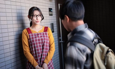 AQSH-113 ภรรยาธรรมดาที่ล่อลวงนักศึกษาวิทยาลัยข้างบ้านและหลงระเริงในความสัมพันธ์ เพื่อนบ้านที่สามีและสามีของเธอหลงใหลมีเซ็กส์ดิบและแตกในระหว่างการเดินทางเพื่อธุรกิจ Kana Morisawa