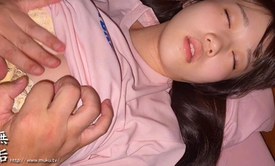 MUDR-266 偷窺、入室竊盜、遮蓋熟睡的女孩… 睡覺學習。透過體內射精，女孩的身體繼續被注入快感... 有馬未來