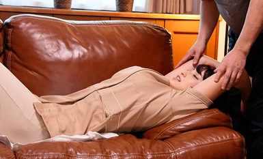 KAM-193 Khi tôi nhờ một người phụ nữ đã có chồng đi công tác mát xa để khóc: "Tôi sẽ không nói với cửa hàng ..." Toàn bộ câu chuyện về việc cô ấy cho tôi quan hệ tình dục [10 camera mãn nhãn] 3 Hitomi Honda