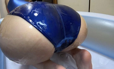 OKK-071 Sarina Momonaga 湿漉漉、亮闪闪的紧身神泳衣 欣赏穿着泳衣的可爱女孩！从偷拍女孩们穿衣服开始，然后是恋物特写镜头，拍摄她们的乳房、奶子、馅饼盘、毛茸茸的小穴和颠簸，以及乳液肥皂游戏和泳装bukkake，全部都是全套泳装。