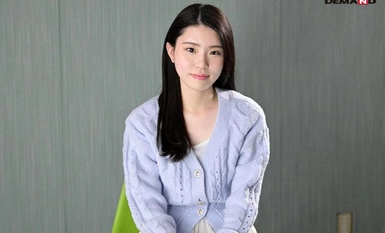 SUWK-019 วิดีโอของโฆษณาหญิงสาวสมองใสใจจริงในบริษัทผลิตรายการโทรทัศน์แห่งหนึ่งที่มีเพศสัมพันธ์ - เจ้านายของฉัน ผู้กำกับ และนักแสดงตลกที่ตะโกนใส่ฉันในสถานที่นั้น ล้วนแตกคารูเข้าไปในช่องคลอดของฉัน โมกะ อายาเซะ