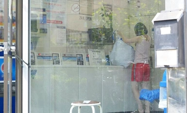 YAKO-053 Rekod seorang gadis kecil licin yang sangat tidak gembira tetapi sangat comel sehingga tidak menyakitkan untuk menyentuh matanya 6 rakaman SEKS, 4 jam.