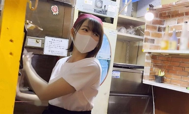 URKK-100 Isang babae sa kolehiyo na seryoso kapag nasa trabaho, ngunit may maluwag na puke at maluwag ang bibig kapag nasa erotikong mood.