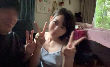 URKK-100 Isang babae sa kolehiyo na seryoso kapag nasa trabaho, ngunit may maluwag na puke at maluwag ang bibig kapag nasa erotikong mood.