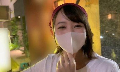 URKK-100 Isang babae sa kolehiyo na seryoso kapag nasa trabaho, ngunit may maluwag na puke at maluwag ang bibig kapag nasa erotikong mood.