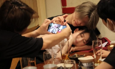 URKK-100 Isang babae sa kolehiyo na seryoso kapag nasa trabaho, ngunit may maluwag na puke at maluwag ang bibig kapag nasa erotikong mood.