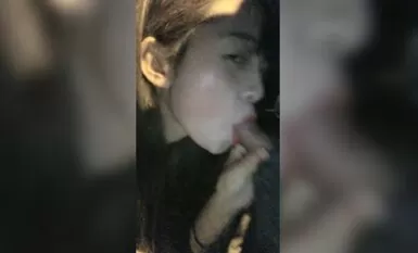 【你的女王噠噠】8W粉絲人氣女神第二場戶外搭訕街頭撒尿無套啪啪濃密陰毛內射收益榜登頂佳作