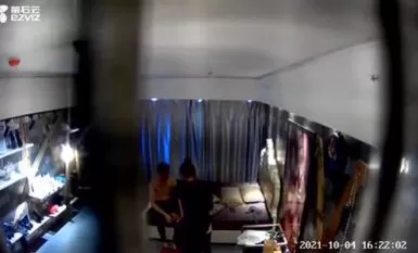 10.06新更【螢石雲飯店偷拍】主題飯店嗨翻天,增加情趣操更爽(1)