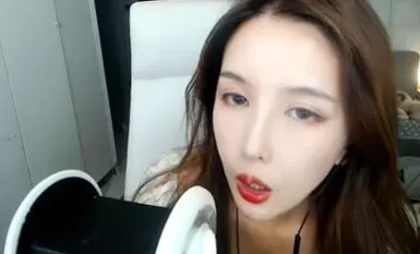 Huya Enqi ASMR pagdila sa tainga (2)