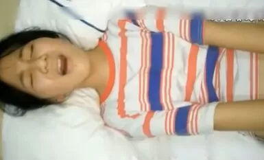 真實的少女破處，疼痛難忍，就這樣被渣男霍霍了