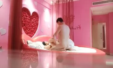 第二砲網戀奔現22歲小白領特色情趣電動房已經累癱不能放過插穴幹醒玩過癮