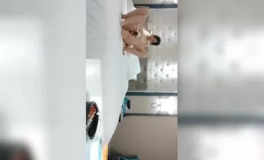 大海浪探花挺廋大奶妹紙啪啪，翹著屁股深喉口交，抬腿側入邊操邊摸奶子，上位騎乘讓妹紙動