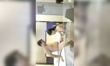 小伙出差酒店寂寞 勾搭附近漂亮小少妇 美胸长腿模特身材 口交啪啪激情无限