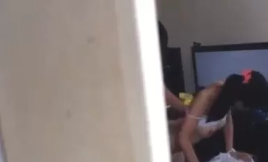 【藝校貓系女友】陽光灑在嫩穴上小妹妹坐在馬桶上撒尿特寫陰毛上水光點點自慰嬌喘極致誘惑