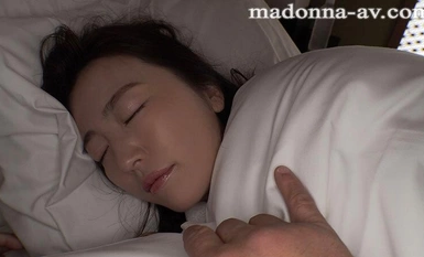 JUQ-680 ครบรอบ 4 ปีเดบิวต์ หน้าจริงอนาจาร เกาะชู้สาวที่เต็มไปด้วยความปรารถนา - ทริปน้ำแตก 1 คืน 2 วันที่ ริริโกะ คิโนชิตะ เปลือยเปล่าโดยสมบูรณ์