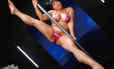 XMOM-070 胸肉轰炸机 Soka Minamihata