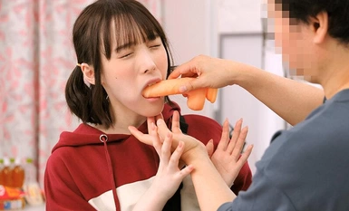 SVCAO-005 無理取鬧！惡作劇！無辜新女廣告的片場洗禮！如果你利用導演的位置，將其帶入激烈的小便SEX，你就會搖動臀部並射精！