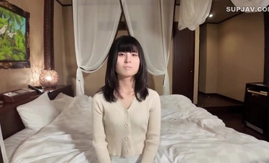 FC2-PPV-4419081 [無碼] [大〇學生播種] 被僵硬的雞巴興奮......“太棒了//感覺很好//”..大學出道第一天中出授精（笑）