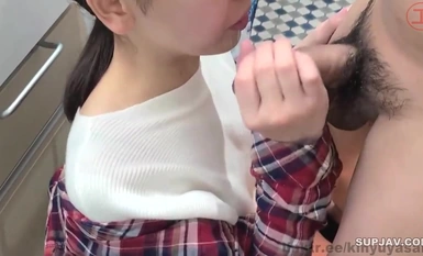 FC2-PPV-4416851 [個人] 成功讓一位酒友欠債的嬌小保育老師。她以無法抗拒為藉口，晚上在公園裡給他口交，然後在家裡隨心所欲地與她發生性關係，現在她已經成為了方便的性處理播音員。